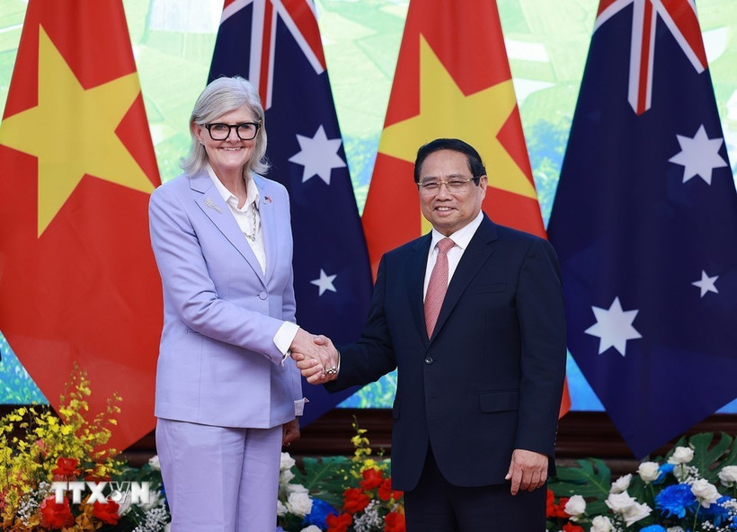 Le Premier ministre Pham Minh Chinh et la Gouverneure générale d’Australie, Sam Mostyn. Photo: VNA