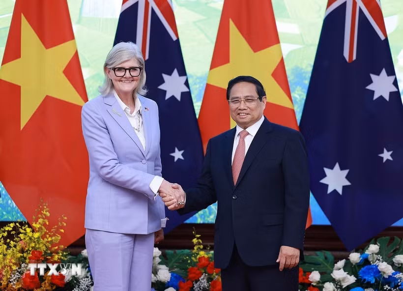 Le Premier ministre Pham Minh Chinh et la Gouverneure générale d’Australie, Sam Mostyn. Photo: VNA