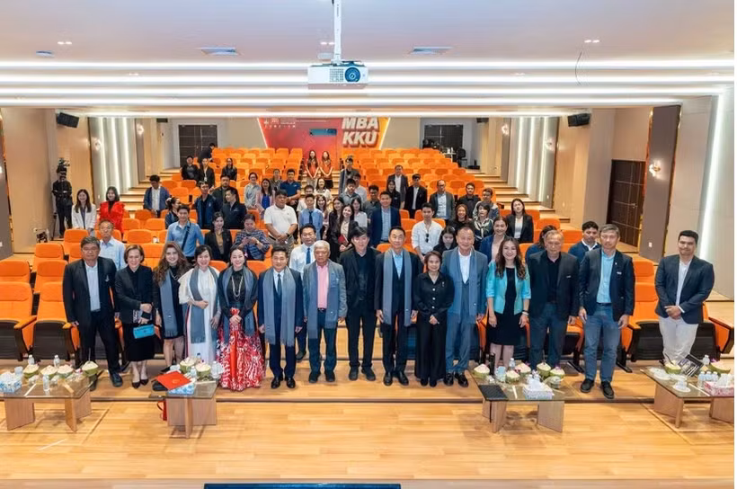 Les délégués au forum intitulé « Vers un avenir durable pour la coopération commerciale Vietnam–Thaïlande ». Photo: Vietnam+
