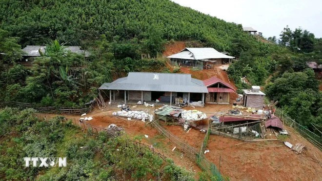 Au 11 mai, le Vietnam avait éliminé 209.000 logements précaires ou vétustes sur un total de 270.800 recensés lors de la dernière évaluation, atteignant ainsi 77 % du plan national. Photo: VNA