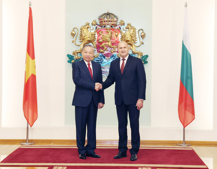 Le secrétaire général du Parti communiste du Vietnam (PCV), To Lam (gauche), et le président bulgare, Rumen Radev. Photo: VNA