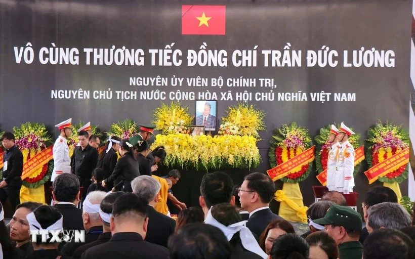 Cérémonie d’inhumation de l’ancien président Tran Duc Luong à Quang Ngai. Photo: VNA