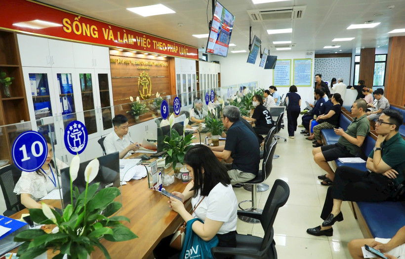 Hanoï innove dans la gestion des procédures administratives pour la mise en œuvre de l'administration locale à deux niveaux. Photo: hanoioi.vn