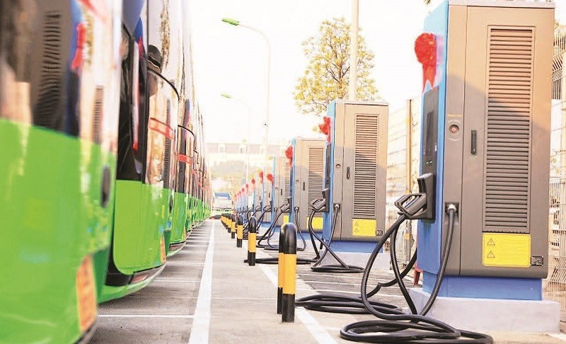 Hanoï mise sur les stations de recharge pour verdir les transports. Photo: nhandan.vn