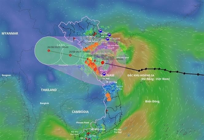 Selon le Centre national de prévision hydrométéorologique (NCHMF), vers 10h00 le 25 août, le typhon Kajiki se trouvait à environ 160 km à l’est-sud-est de la province de Nghê An (Centre), avec des vents atteignant le niveau 14 et des rafales allant jusqu’au niveau 17. 