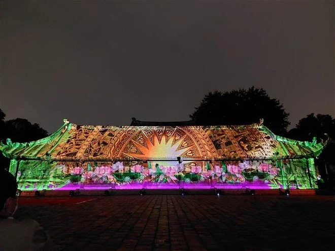 L'espace d'art et la cartographie 3D racontent l'histoire des universités vietnamiennes dans le Temple de la Littérature. Photo : VNA