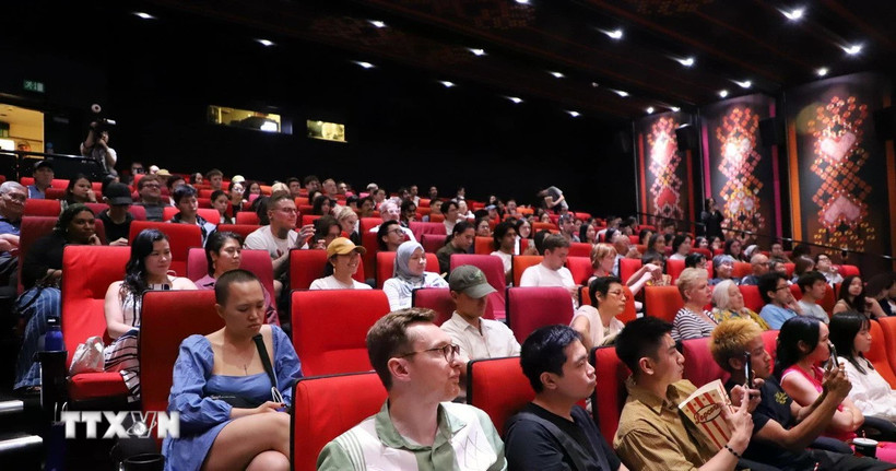 Les participants au festival Star Nhà Ease, l'unique événement cinématographique vietnamien au Royaume-Uni. Photo: VNA