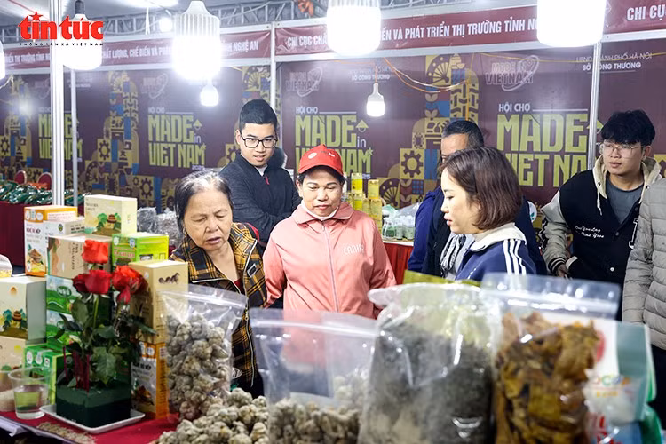 L'événement vise à promouvoir les marques vietnamiennes, soutenir les entreprises dans la mise en relation offre-demande et stimuler la consommation de produits vietnamiens. Photo: VNA