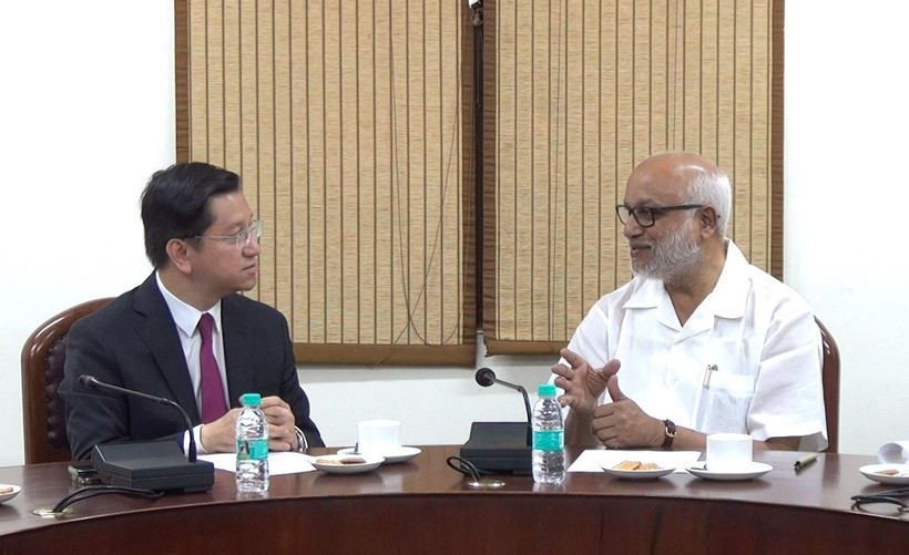 L'ambassadeur du Vietnam en Inde, Nguyen Thanh Hai, lors d'une rencontre le 12 mai avec le secrétaire général du CPI-M, M.A. Baby. Photo: VNA