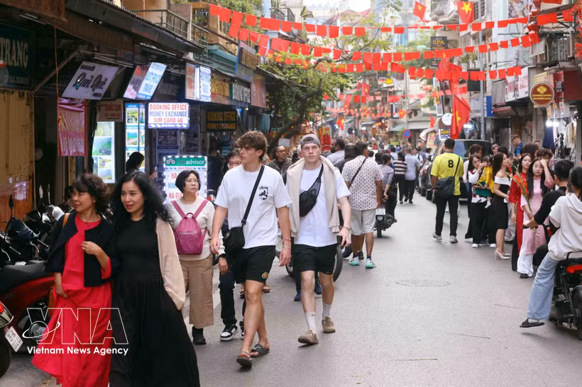 Le Vietnam enregistre une hausse de près de 15% des visiteurs étrangers au premier semestre 2026. Photo: VNA