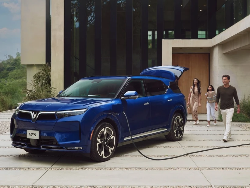 Depuis son arrivée sur le marché indonésien il y a plus d’un an, VinFast a lancé une gamme diversifiée de véhicules électriques, notamment les modèles VF 3, VF 5, VF 6 et VF e34. Photo: VNA