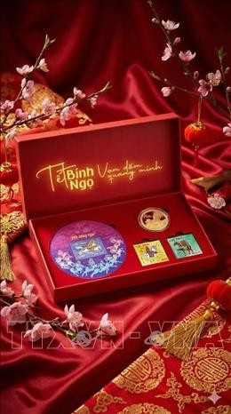 Le cheval à l’honneur sur timbres et pièce de collection à l'occasion du Nouvel An lunaire 2026. Photo: VNA