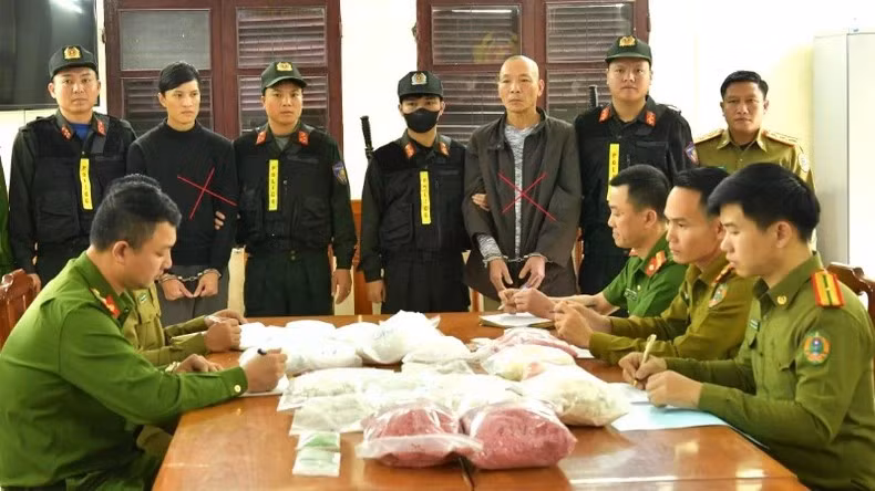 La police de la province centrale de Quang Binh a démantelé un important réseau de trafic de drogue transfrontalier, saisissant plus de 25 kilogrammes de stupéfiants divers. Photo: https://baophapluat.vn/
