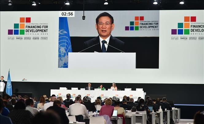 Le vice-Premier ministre Ho Duc Phoc s'exprime à la séance plénière de la Conférence FfD4. Photo; VNA