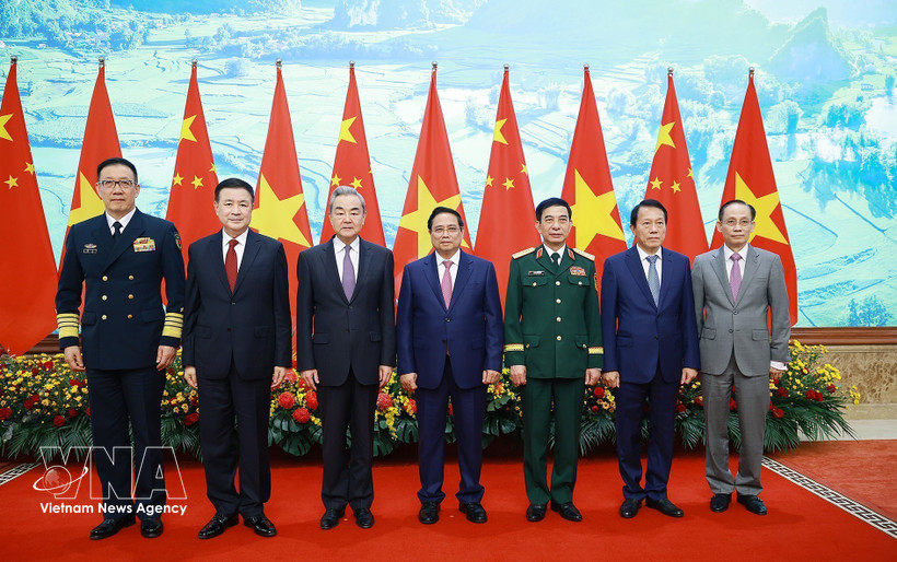 Le Premier ministre reçoit les ministres chinois des Affaires étrangères, de la Défense et de la Sécurité publique. Photo: VNA