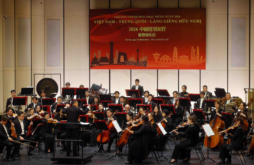 Le concert du Nouvel An 2026 « Vietnam – Chine : voisins d’amitié » s’est tenu le 7 février à Hanoï, célébrant l’amitié, la paix et la coopération entre les deux pays. Photo: VNA