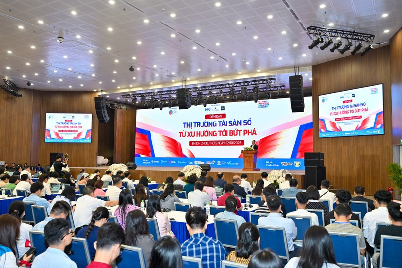 Le Forum « Marché des actifs numériques : des tendances à la percée » a officiellement été inauguré. Photo: VietnamPlus