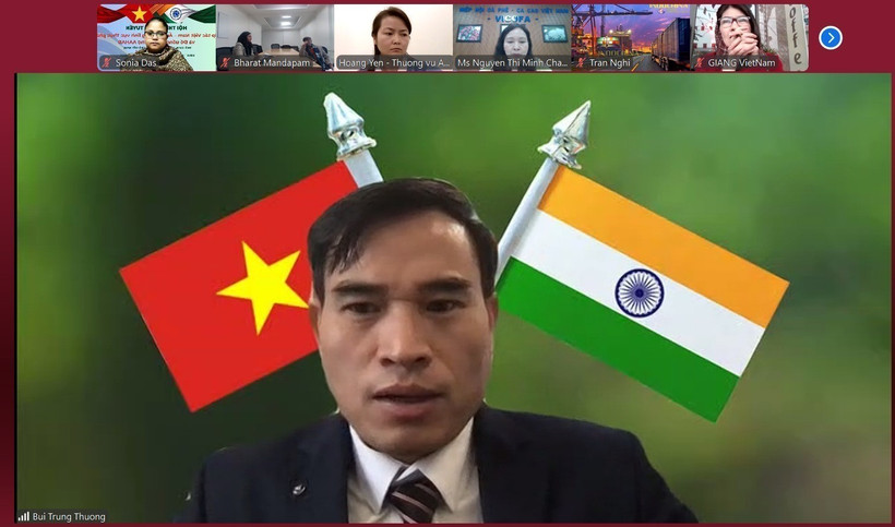 Le conseiller commercial de l’ambassade du Vietnam en Inde, Bui Trung Thuong, prononce le discours d’ouverture du webinaire. Photo : VNA