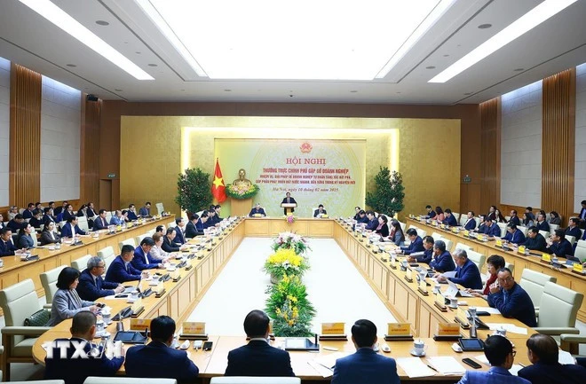 Le Premier ministre Pham Minh Chinh a présidé à Hanoï une conférence entre la Permanence du gouvernement et les principales entreprises du pays. Photo : VNA