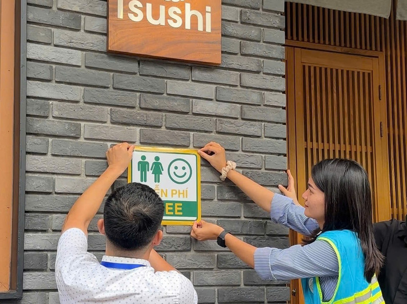 Des "toilettes gratuites" prêtes à accueillir les visiteurs à Hanoï