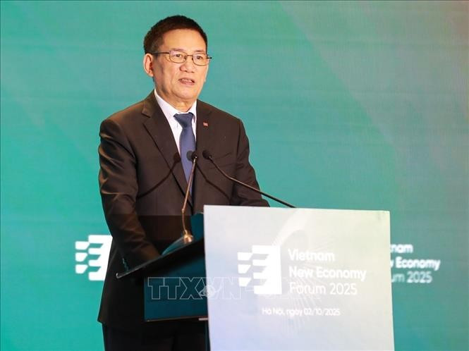 Le vice-Premier ministre Ho Duc Phoc a assisté et donné une orientation stratégique lors du Forum de la Nouvelle économie du Vietnam 2025, tenu le 2 octobre à Hanoï. Photo: VNA