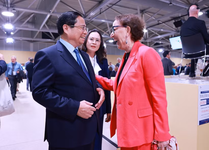 Le Premier ministre Pham Minh Chinh et Rebeca Grynspan, Secrétaire générale de la Conférence des Nations Unies sur le commerce et le développement (CNUCED). Photo : VNA