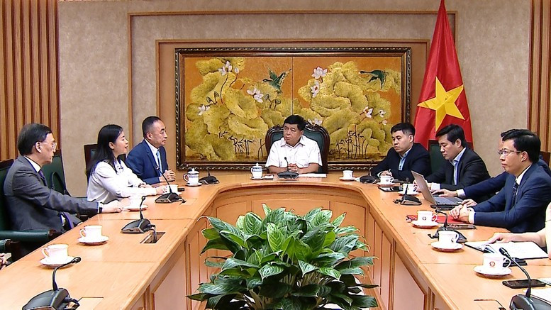 Le vice-Premier ministre Nguyên Chi Dung a reçu, jeudi après-midi, 25 septembre, une délégation de la Fondation pour le développement des scientifiques de premier plan à Shanghai (WLA Development Foundation). Photo: baochinhphu.vn