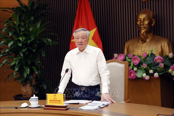 le vice-Premier ministre permanent Nguyen Hoa Binh à la réunion. Photo: VNA 