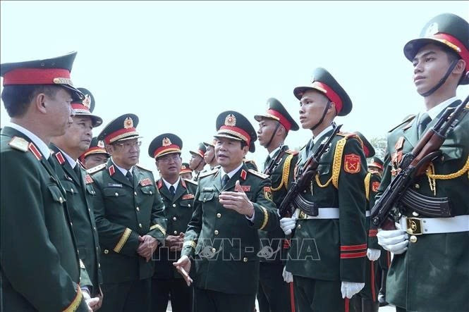 L'École met en œuvre un programme d'entraînement exhaustif visant à parfaire la discipline et la coordination des troupes. Photo: VNA