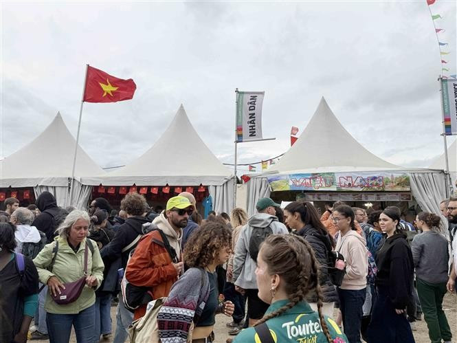 Le journal Nhân Dân participe à la Fête de l’Humanité 2025 en France. Photo: VNA