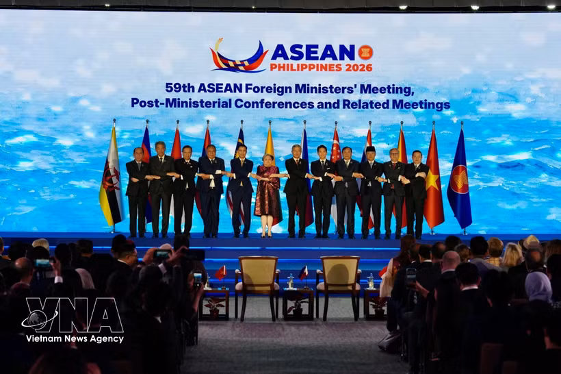 Les chefs de la diplomatie des États membres à l'ouverture de la 59e Réunion des ministres des Affaires étrangères de l'ASEAN (AMM-59). Photo: VNA