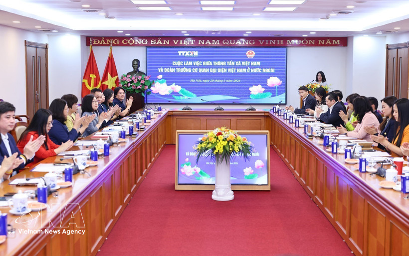 La réunion entre la VNA et les représentations du Vietnam à l’étranger. Photo: VNA