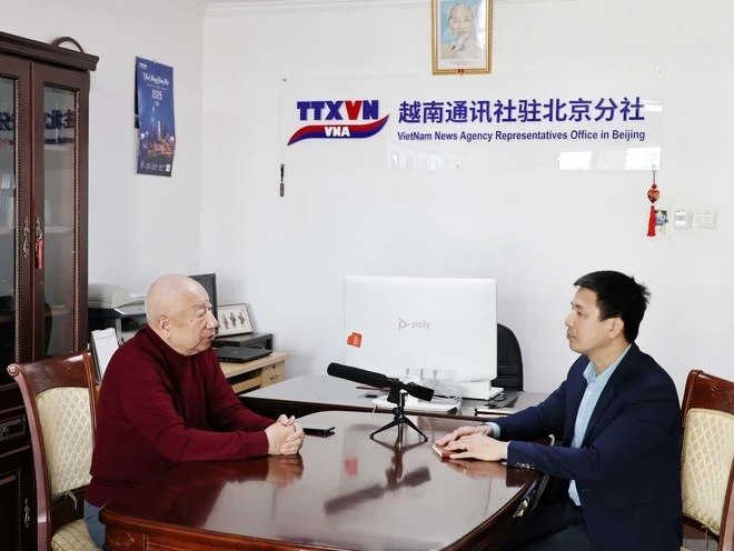 Lin Liwen lors de l'interview récente avec le reporter de l'Agence vietnamienne d'Information à Pékin. Photo: VNA