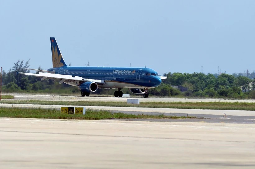 Un avion décolle de l'aéroport international de Phu Quoc. Photo : Vietnam+
