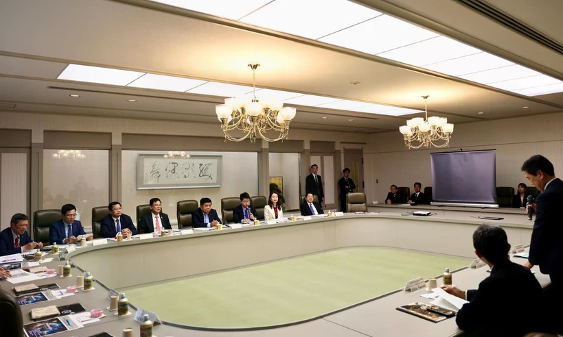La rencontre entre le vice-Premier ministre vietnamien Nguyen Chi Dung et le maire de Nagoya Hirosawa Ichiro. Photo: VNA