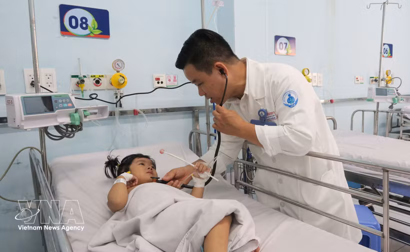 Au cours des trois premiers mois de 2026, le Vietnam a enregistré plus de 25.000 cas de syndrome pieds-mains-bouche. Photo: VNA