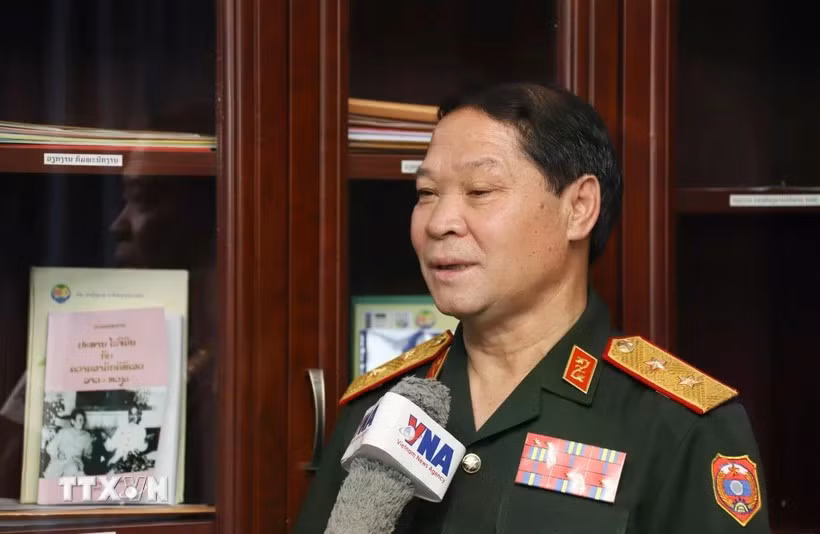 Le général de corps d'armée Vongsone Inpanphim, directeur du Département politique général de l'Armée populaire lao et vice-ministre de la Défense du Laos. Photo: VNA