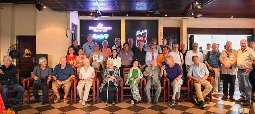 Réunion d'anciens correspondants de guerre après 50 ans de libération. Photo: VNA