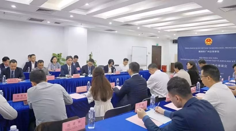 Séminaire à Shenzhen pour promouvoir les investissements, le commerce, la science et la technologie entre le Vietnam et la Chine. Photo: Consulat général du Vietnam à Guangzhou