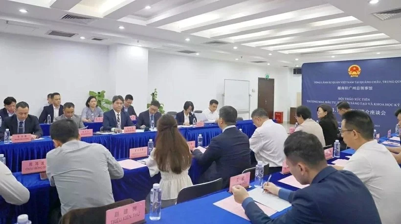 Séminaire à Shenzhen pour promouvoir les investissements, le commerce, la science et la technologie entre le Vietnam et la Chine. Photo: Consulat général du Vietnam à Guangzhou