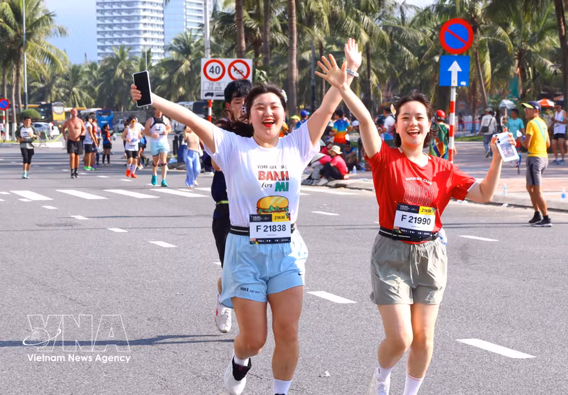 Le Marathon international de Da Nang 2026 a rassemblé plus de 8 550 coureurs issus de 75 pays et territoires. Photo: VNA