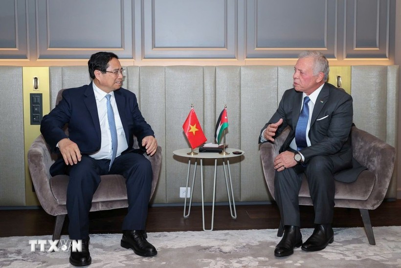 La rencontre entre le Premier ministre vietnamien Pham Minh Chinh et le roi Abdallah II de Jordanie en marge de la troisième Conférence des Nations Unies sur les océans, qui s'est tenue en France en juin 2025. Photo: VNA