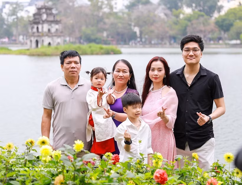 La famille constitue le fondement du bonheur et du développement durable. Photo: VNA