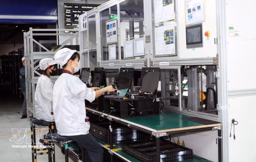 La société Wistron Infocomm Vietnam, implantée dans la zone industrielle de Dong Van III, a augmenté son capital de 284 millions de dollars. Photo : VNA