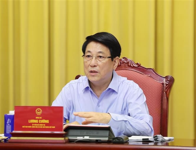 Le président Luong Cuong à la séance de travail avec les agences concernées afin d'examiner les préparatifs de la cérémonie de signature de la Convention des Nations Unies contre la cybercriminalité (Convention de Hanoï). Photo: VNA