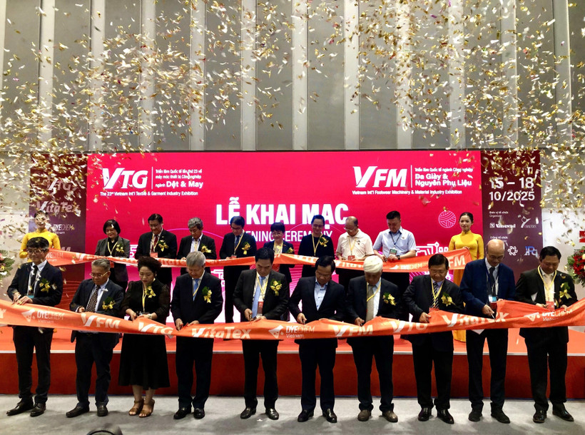 Inauguration de la 23e exposition internationale de l'industrie du textile et de l'habillement du Vietnam (VTG 2025). Photo: VNA