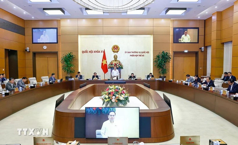 La 43e réunion du Comité permanent de l’Assemblée nationale (AN) s’est ouverte lundi matin 10 mars à Hanoï, sous la présidence du président de l’AN Tran Thanh Man. Photo; VNA