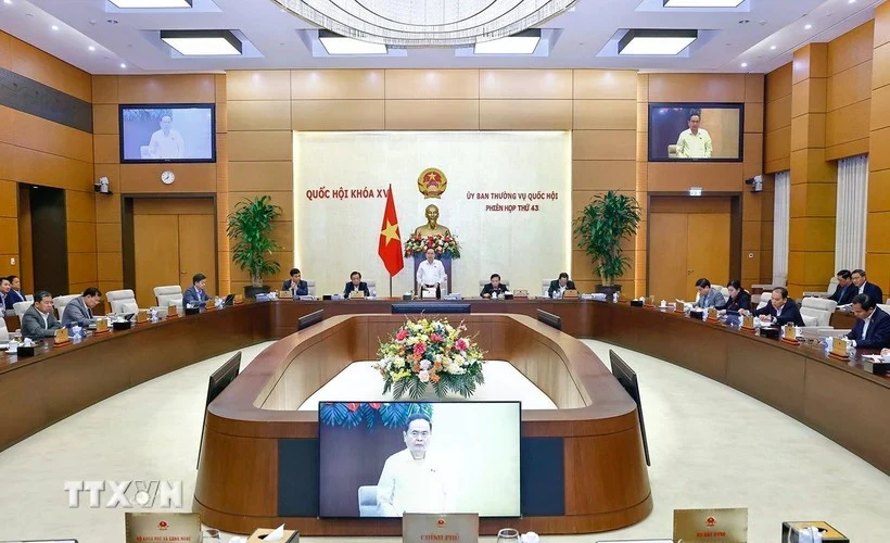 La 43e réunion du Comité permanent de l’Assemblée nationale (AN) s’est ouverte lundi matin 10 mars à Hanoï, sous la présidence du président de l’AN Tran Thanh Man. Photo; VNA