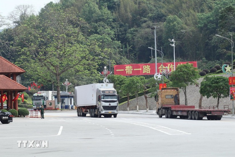 Ces dernières années, la coopération entre le Vietnam et la Chine pour développer des "postes-frontières intelligents" est devenue un axe stratégique. Photo: VNA
