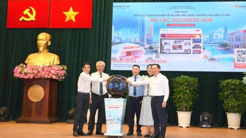 Cérémonie de lancement de "An Lac Business Hub", la première plateforme de commerce électronique B2B (business to business) locale du Vietnam. Photo: VNA